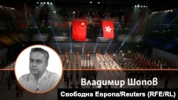 Колаж със снимка на автора Владимир Шопов на фона на официален парад в Китай. 