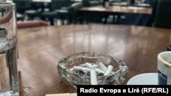 Mosrespektimi i Ligjit për mbrojtje nga duhani - Fotografi ilustruese. 