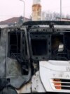 Zapaljeni kamioni na barikadi u Sjevernoj Mitrovici