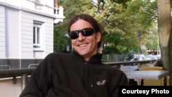 Semjuel Dedić je Bosnu i Hercegovinu napustio dva puta, jednom tokom rata i jedenom početkom 2000.-tih godina. Foto: Semjuel u Njemačkoj, Frankfurt na Majni