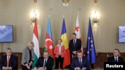 Лидерите на Унгарија, Азербејџан, Романија и Грузија Виктор Орбан, Илхам Алиев, Николае Чиука и Иракли Гарибашвили го потпишаа договорот во Букурешт на 17 декември 2022 година.