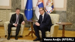 Србија -- Мирослав Лајчак, пратеник за дијалогот меѓу Косово и Србија, и српскиот претседател Александар Вучиќ, во Белград, 14 декември 2022 година.