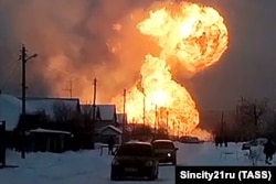 A fire at a section of a gas pipeline at a village in Russia's Chuvash Republic on December 20. The pipeline runs to Ukraine. The blaze is one of scores that have broken out across Russia since the country's February 2022 invasion of Ukraine.