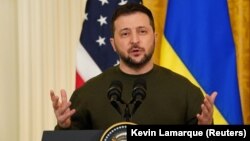 Președintele Ucrainei Volodimir Zelenski la conferința de presă comună cu omologul său american Joe Biden, Casa Albă, Washington, 21 decembrie 2022. 