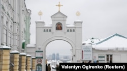 უკრაინელი სამართალდამცავები კიევ-პეჩორის ლავრის ტერიტორიაზე. 2022 წლის 22 ნოემბერი