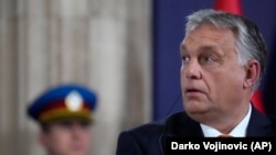 Откако дојде на власт во 2010 година унгарскиот премиер Виктор Орбан ја зајакна државната контрола врз медиумите, судовите, академската заедница и невладините организации 