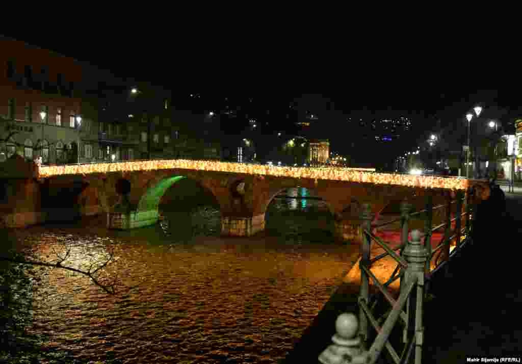 Most je u vrijeme nastanka povezivao desnu obalu Miljacke sa naseljem u kojem je stanovalo kršćansko stanovništvo-Latinlukom.