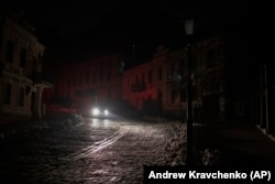 Locuitorii Ucrainei au avut parte de întreruperi constante ale electricității, după ce atacurile Rusiei s-au îndreptat, începând din octombrie și asupra acestui tip de infrastructura.