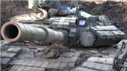 Tancuri vechi, în loc de tunuri, la Bahmut 