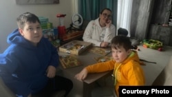 სვეტლანა, არტური და ჟენია. 25 ნოემბერი, 2022 წელი.