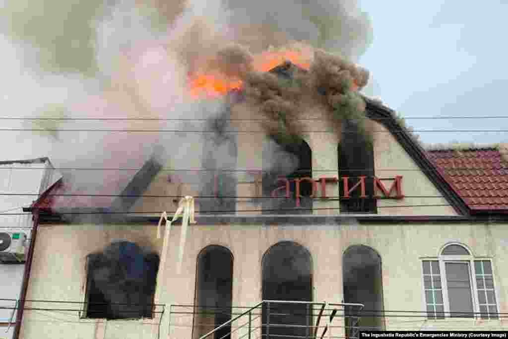 7 декабря: пожар в торговом центре в Назрани, Ингушетия, Северный Кавказ. Сообщается, что пожар начался со взрыва газа, пострадали четыре человека