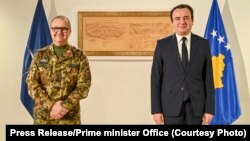 General Ristuća sa kosovskim premijerom Aljbinom Kurtijem (Albin Kurti) u decembru 2022.