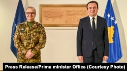 Premijer Albin Kurti na sastanku s komandantom KFOR-a, general-majorom Angelom Micheleom Ristuccijom, 26. decembra 2022.