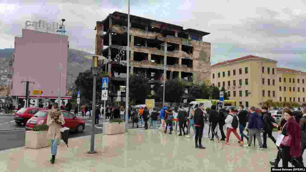 Mirna šetnja protiv nasilja nad ženama krenula je Španskog trga u centru grada.