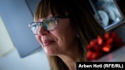 Ukrajinska novinarka Ljudmila Makej u prostorijama Udruženja novinara Kosova