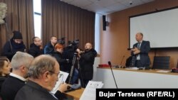 Novi članovi Skupštine Severne Mitrovice polažu zakletvu, 14. decembar 2022.
