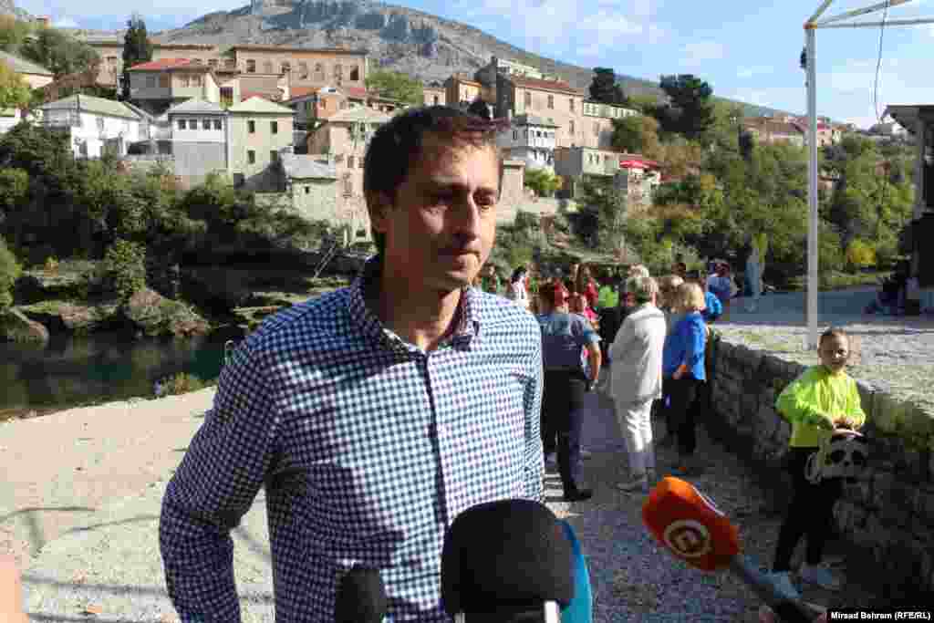 &quot;Mislimo da će se ova poruka preliti i na šire područje Bosne i Hercegovine&quot;, rekao je projekt menadžer NDC-a, Vernes Voloder iz mostarskog Nansen dijalog centar (NDC), koji je organizovao Ples prijateljstva. NDC u Mostaru se od ranije kroz niz projekata zalaže za prevazilaženje segregacije u obrazovanju.