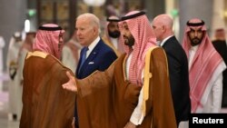 Președintele american Joe Biden și prințul moștenitor saudit Mohammed bin Salman la reuniunea CCG+3 (Consiliul de Cooperare al Golfului), Jeddah, Arabia Saudită, 16 iulie 2022