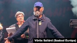 Palya Tamás a Kossuth téri tüntetésen 2022. október 5-én