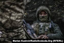 Українські військові на передових позиціях під Бахмутом, Донецька область