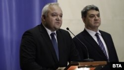 Служебният вътрешен министър Иван Демерджиев (вляво) и главният секретар на МВР Петър Тодоров.