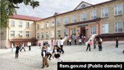 Școala primară-grădiniță din satul Mereni.