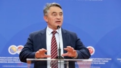 "S ponosom se prisjećamo 1. marta 1992. godine. Pružamo ruku i onima koji nisu glasali za nezavisnost. Ovo je i vaša zemlja", poručio je Željko Komšić, predsjedavajući Predsjedništva BiH