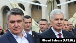 Predsjednik Hrvatske Zoran Milanović (lijevo) i predsjednik Hrvatske demokratske zajednice Dragan Čović (desno) u Mostaru na obilježavanju 30 godina osnivanja Hrvatskog vijeća obrane, 8. april 2022. 