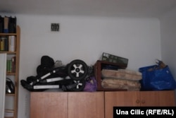 Dvije sedmice su proveli organizujući novu svakodnevicu, razmještajući stvari, od kojih im mnoge donose volonteri, kada saznaju šta im je potrebno, Varšava, 9. april 2022.