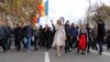 Marina Tauber (u sredini) na čelu kolone na protestu u Kišinjevu, Moldavija, 23. oktobar 2022.