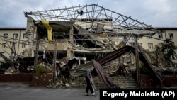 "Плачехме, псувахме". Болницата в Изюм, която не е спирала да работи от началото на войната