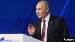Evenimentul organizat de Clubul Valdai la Moscova a reunit 111 experți, politicieni, diplomați și economiști din 41 de țări. În fața lor, Putin a acuzat Occidentul de rasism.