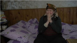 „Doamne, ajută-mă să nu fie frig tare!” O bătrână, asistată să depună cerere pentru compensații