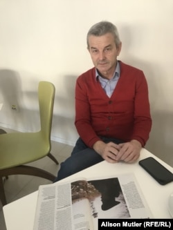 Valeriu Pera, a retired border guard, is now living in the town of Drobeta Turnu-Severin. "I realized we were 'Romanians against Romanians,' but I couldn't shirk my responsibilities," he says now.