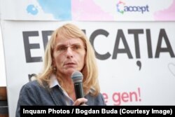 Ionela Băluță, militantă pentru drepturile femeii și profesoară în problematica identității de gen, arată că o lege prin care spitalele să acorde serviciile de întrerupere a sarcinii la cerere ar clarifica situația din prezent