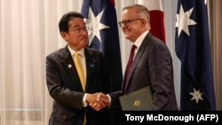 Premijer Japana Fumio Kišida i premijer Australije Entoni Albanez na sastanku u Pertu, 22. oktobra 2022.