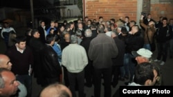 Претседателот Ѓорге Иванов на средба со граѓани на Ресен.