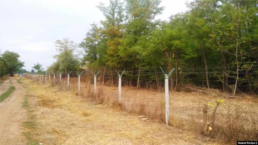 Most kamerákat is telepíthetnek a kerítés mellé