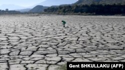 Isušeno dno rezervoara hidroelektrane Banja u blizini Gramša u Albaniji, oktobar 2021.
