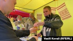 Măștile în cel mai bun caz au fost ținute sub barbă