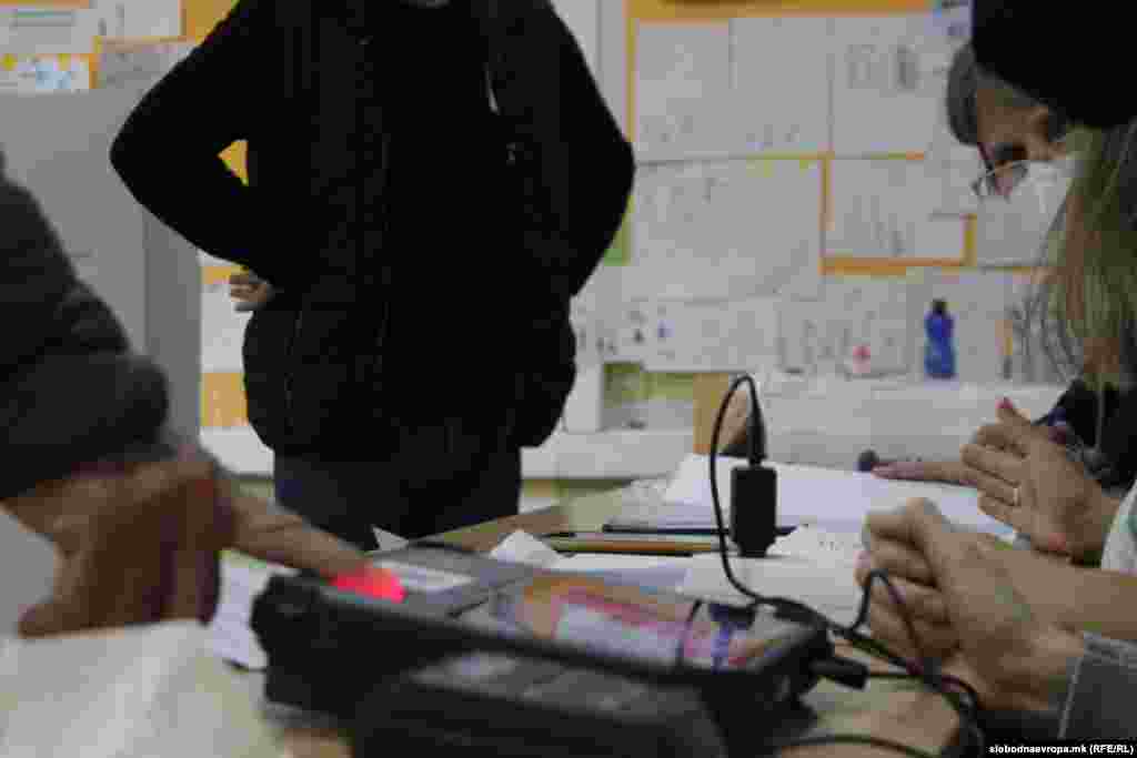 ДИК увеува дека има стручни лица за отстранување на евентуални проблеми со машините за фингерпринт