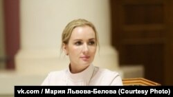 Nalog za hapšenje izdat i za Marijom Lvovom-Belovom, ruskom službenicom za prava deteta, koja navodno bila uključena u preseljenje ukrajinske dece u Rusiju.