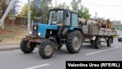 Pentru a preveni tăierile ilicite, lemnele vor putea fi duse la casele oamenilor doar pe timpul zilei, iar transportatorii vor trebui să aibă facturi fiscale, în care să fie indicat volumul transportat și numele cumpărătorului.