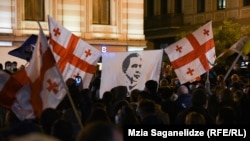 Поддржувачите на Саакашвили протестираат пред затворот 