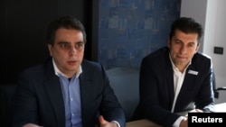 Асен Василев и Кирил Петков. Снимката е архивна. 