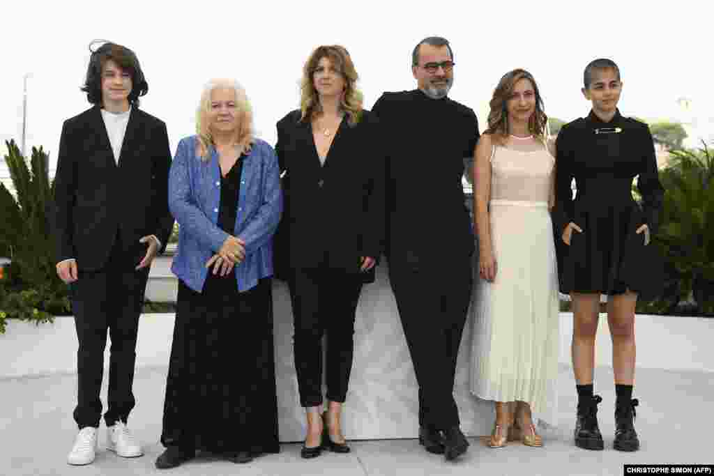 Mundruczó filmje, az &quot;Evolúció&quot; villámgyorsan forgott le - egy színielőadás volt a film alapja.&nbsp; A képen balról: Goya Rego és Monori Lili színészek, Wéber Kata forgatókönyvíró, Mundruczó Kornél rendező, Láng Annamária és Padme Hamdemir színészek.