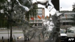 Две тромблонски гранати беа истрелни во близина на Владата на 6 август 2007 година.