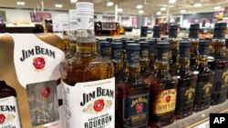 Bourbonul este exclus de pe lusta produselor importate din SUA pentru care UE vrea să impune tarife de 25%.