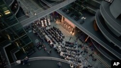 Vedere spre conferința de presă de presă a liderilor noii coaliții de guvernare din Germania, 9 aprilie 2025