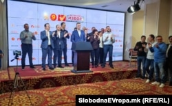 Kreu i LSDM-së, Hristijan Mickoski, gjatë adresimit pas rundit të dytë të zgjedhjeve lokale. 2 nëntor 2025.